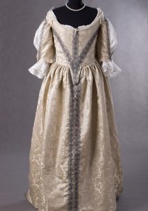 Suknia z adamaszku jedwabnego 1660r.